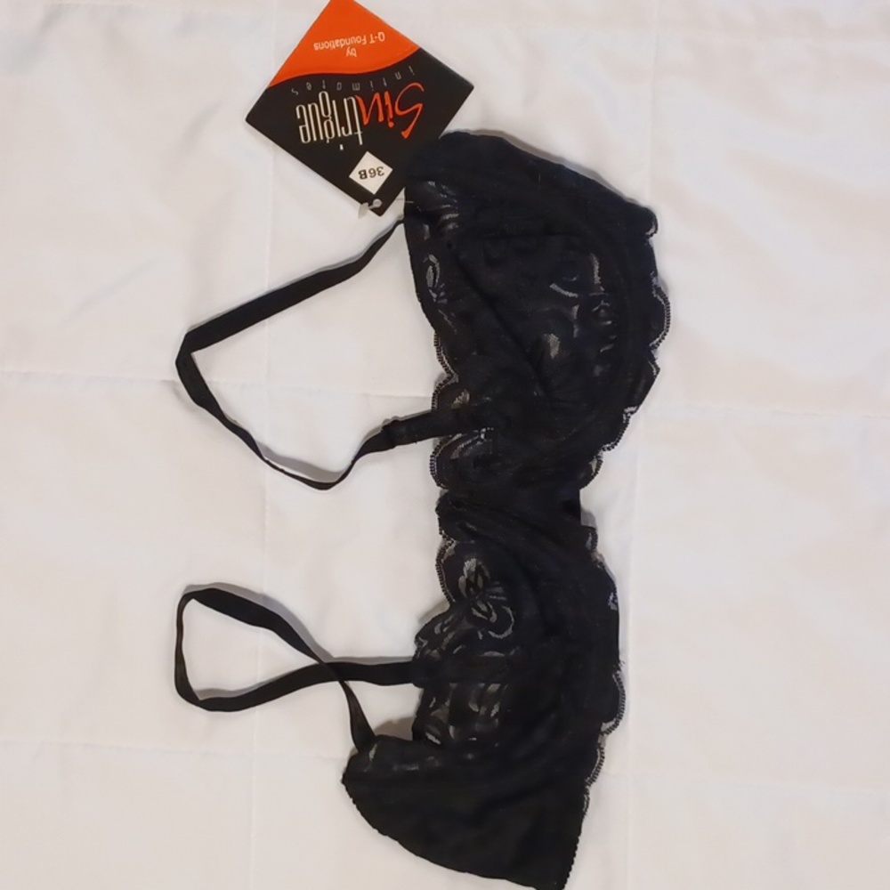 Sintrigue Intimates black lace 36B underwire bra. Item #100723-12